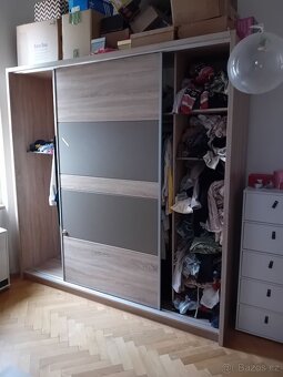 Velká šatní skříň - 2