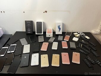 Mix iPhone 20ks + díly - 2