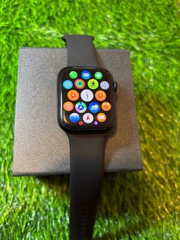 Apple watch series 7 45mm - 93% baterie - 2