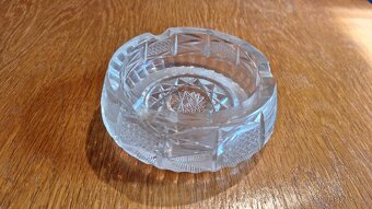 Broušený popelník z čirého skla - 2