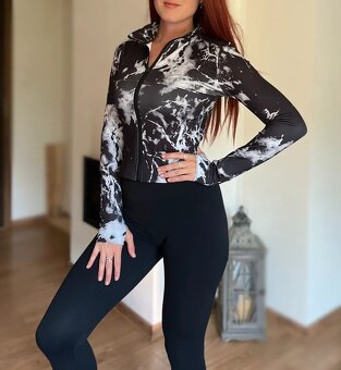 černo-bílá fitness mikina - 2