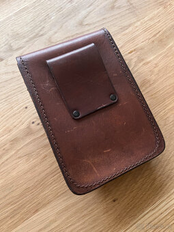 Kvalitní kožená brašna na opasek s ozdobnou sponou - 2