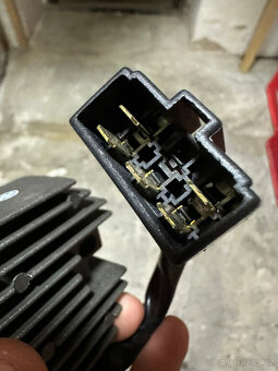 Regulátor dobíjení Suzuki GSXR 600 750 1000 1300 - 2