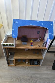 Dřevěný domeček pro panenky - 2