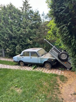 Lada VAZ 21053 - nepojízdná - 2