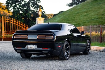 2022 Dodge Challenger R/T PLUS 5.7 V8 HEMI MANUÁL - 2