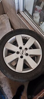 Kompletní kola Ford s téměř novými letními pneumatikami - 2