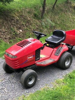 Zahradní traktor Toro s kárkou - 2