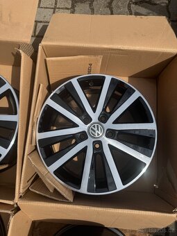 ORIGINÁL Alu Volkswagen Cascavelle R17, 5x120 - TOP STAV - 2