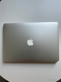 MacBook Air 13" (2017) – plně funkční, ale s jizvou - 2