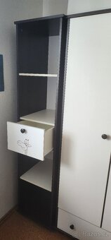 Šatní skříň a knihovna Klups - 2