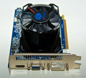 Starší herní grafická karta Sapphire AMD Radeon HD6670 - 2
