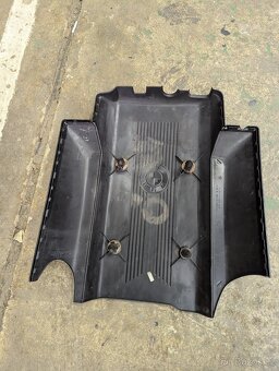 Kryt motoru BMW e39 - 2