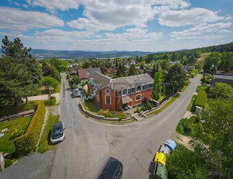 Exkluzivní rodinný dům 7+1, terasa, dvojgaráž, zahrada, u Je - 2