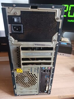 stolní počítač HP-PC - 2