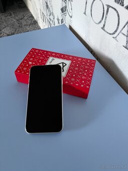 iPhone 11, bílá barva - 2