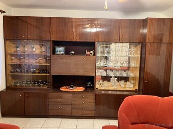 Tmavá obývací stěna - 2