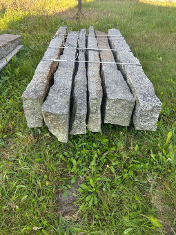 Sloupky žulové - 2