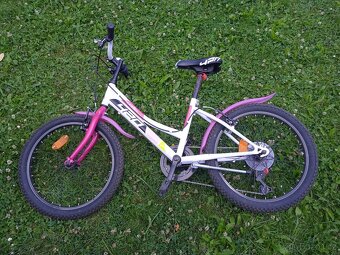 Krásné dívčí kolo 20" i s helmou - 2