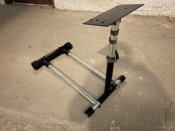 Stojan pod volant Logitech G27 a G29 - 2