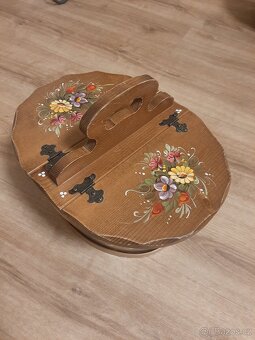 Stará dřevěná truhla - 2