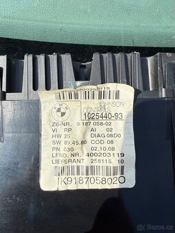 Budíky z BMW E90 benzín - 2