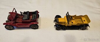 Dvě Matchbox autíčka - 2