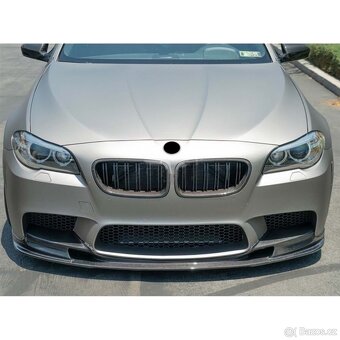 Lipo pod nárazník na BMW F10 F11 M5 LOCK - Černý Lesk - 2