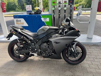 Yamaha r1 - 2
