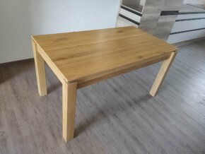 Celomasivní jídelní dubový stůl - 2