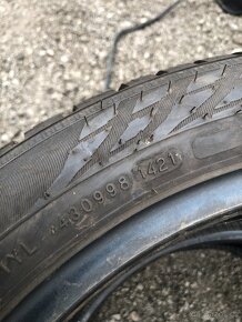 PRODÁM 2 KUSY ZIMNÍCH PNEU NOKIAN SNOW PROOF - 2