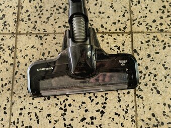 Tyčový vysavač Grundig - 2