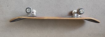 Skateboard minimálně používáný - 2
