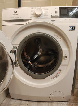 Pračka se sušičkou Electrolux - výborný stav - 2