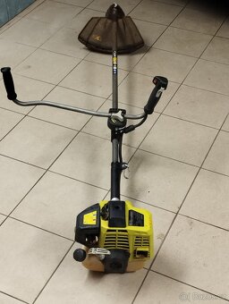 Prodám motorovou kosu Ryobi na trávu i křoví - 2