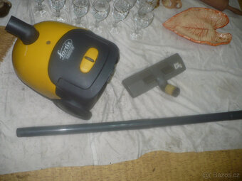 talíře, čajový servis,skleničky na víno,vysavač - 2