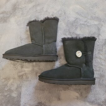 Dámské/dívčí boty UGG vel 38 - 2