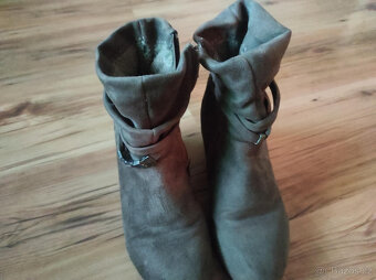 Semišové kotníkové boty - 2