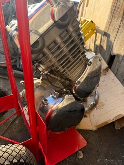 Motor triumph thunderbird 900 - 2