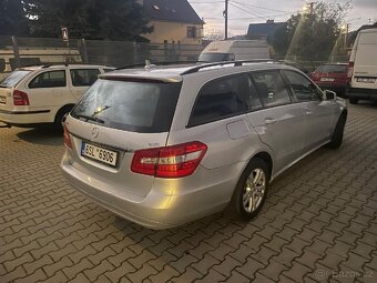 MB E 220CDi combi 2011 Aut. slušný stav a km. Elegance - 2