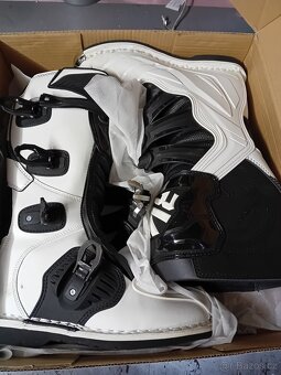 Dres,kalhoty,boty - 2