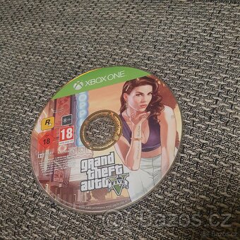 XBOX One S + hra GTA 5 a bezdrátový ovladač - 2