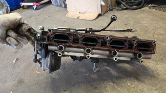 06F133185 Sání motoru + ventil pneu řízení 06F133482 - 2