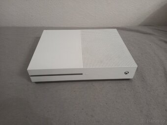 Xbox One S + Fifa 15 + EAFC 24 + Bily Ovladač - 2