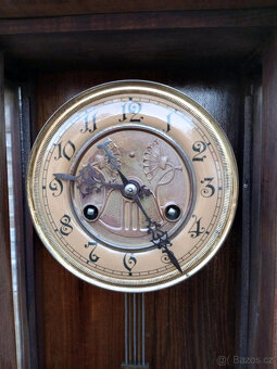 100 lete řezbovane hodiny bicí - 2
