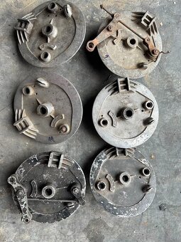 Predám predný brzdový štít JAWA 350/638 s aretáciou - 2