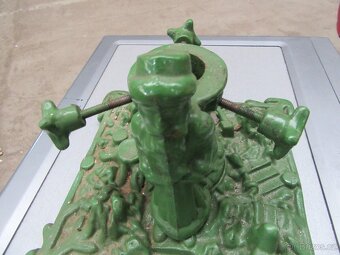 Nabízím krásný starožitný stojan na stromeček. původní stav. - 2