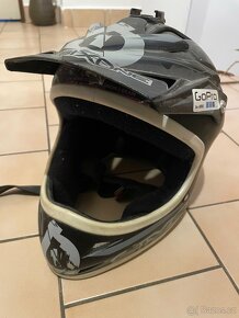 Přilba Sixsixone - 2