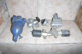 Vzduchová soustava, motorky stěračů,tlakoměr - 2