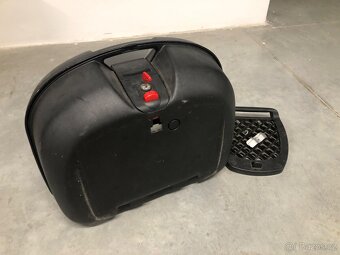 Kufr Givi s plotnou - 2